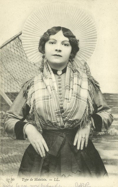 Pige klædt ud som en matalote (farve litho) af French Photographer