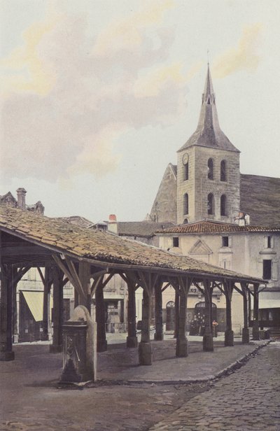 Guitres, den gamle sal og kirkens klokketårn af French Photographer