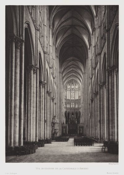 Indvendig udsigt af Amiens-katedralen (s/h-billede) af French Photographer
