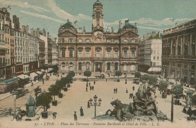 Lyon - Place des Terreaux - Bartholdi-fontænen og rådhuset. Postkort sendt i 1913. af French Photographer