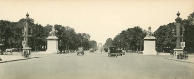 Paris, Perspektiv af Avenue des Champs-Elysees, The Horses of Marly, Champs Elysees Avenue, Marly Horses af French Photographer