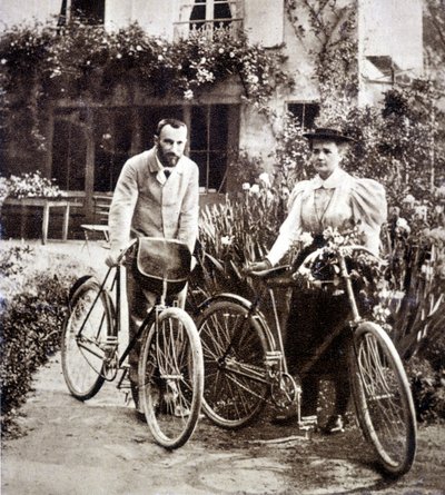 Pierre og Marie Curie i deres have 1895 af French Photographer