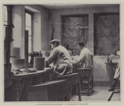 Polerværksted på Sevres porcelænsfabrik, Frankrig (s/h foto) af French Photographer