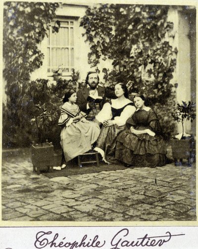 Portræt af Théophile Gautier (1811 - 1872) i familien. af French Photographer