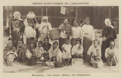 Beboere på et børnehjem drevet af Sisters of St Joseph, Mandalay, Burma (s/h foto) af French Photographer