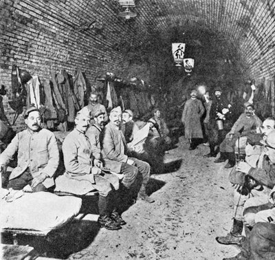 Sovekvarter i Douaumont Fort, ca. 1916 (bw foto) af French Photographer