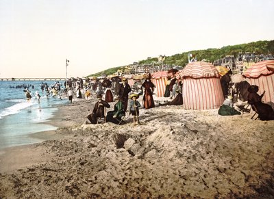 Stranden ved Trouville i Frankrig, 1890-1900 af French Photographer