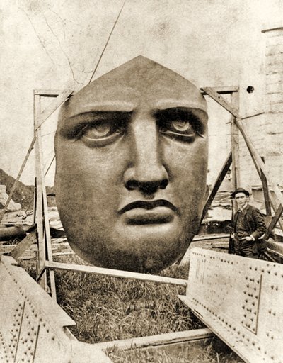 Konstruktionen af Frihedsgudinden, detalje af ansigtet, c.1876 af French Photographer