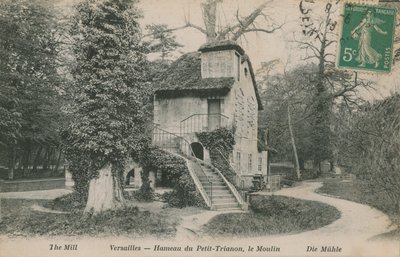 Møllen ved Hameau de la reine, et rustikt tilflugtssted bygget til Marie Antoinette i parken ved Chateau de Versailles nær Petit Trianon. Postkort sendt i 1913. af French Photographer
