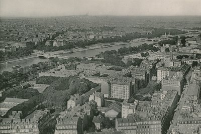 Udsigt til Champs-Elysees og Sacre-Coeur taget fra Eiffeltårnet, Udsigt til Champs-Elysees og Sacre-Coeur fra Eiffeltårnet (fotogravering) af French Photographer