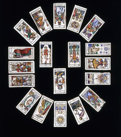 Et fransk stentøjsflisepanel, dekoreret med et spil Marseilles tarotkort, 20. århundrede af French School