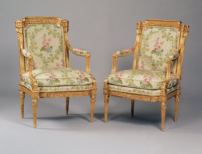 Et par lænestole fra en suite af Louis XVI møbler, stemplet af Delaisement, ca. 1780 (udskåret forgyldt træ og polstring) (se også 222393) af French School