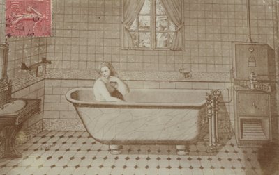 En kvinde i badet i et badeværelse (collage) af French School