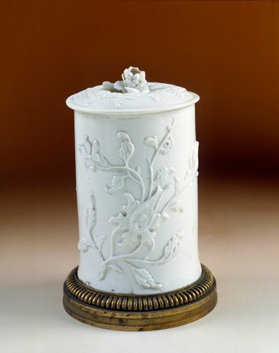 Art France: tobakspotte monteret i guldbronze. Blødt porcelæn af Saint Cloud af French School