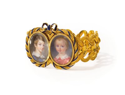 Armbånd med to miniaturer, Morel & Cie, ca. 1845 (guld, emalje & akvarel på elfenben) af French School