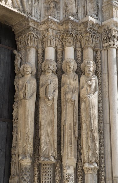 Cathedrale de chartres, detalje af ilden til højre for den centrale bugt af den kongelige port, fra venstre mod højre, en profet, kong David, en dronning, Salomon af French School