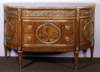 Kommode, med tulipantræ-marquetry-paneler, ormolu-beslag, af Joseph Stockel af French School
