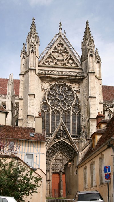Afbilder sydfacaden og rosenvindue af French School