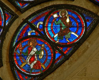 Detalje fra det østlige rosenvindue, der viser to ældste fra apokalypsen af French School