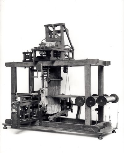 Første fuldautomatiske væv opfundet af Jacques de Vaucanson (1709-82) c.1745 af French School