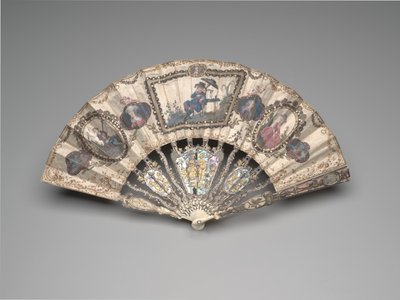 Foldet vifte med en chinoiseriescene, portrætter, pastorale figurer og stilleben, ca. 1780