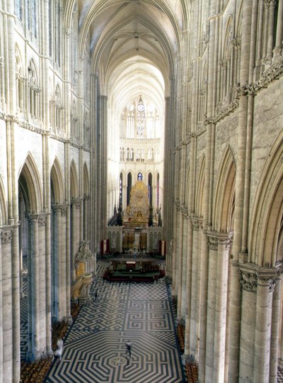 Interiør af katedralen i Amiens (sum 80) af French School