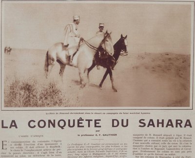 Le Pere Charles de Foucauld (1858-1916) rider i ørkenen med den fremtidige marechal Hubert (Louis-Hubert-Gonzalve) Lyautey (1854-1934) - i "" Vu"", dec 1929 af French School