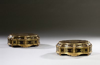 Par Ludvig XIV kister, ca. 1700-15 af French School