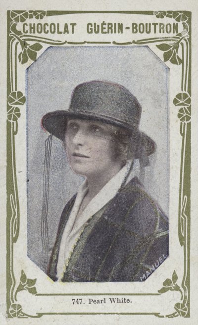 Perlehvid (farvet foto) af French School