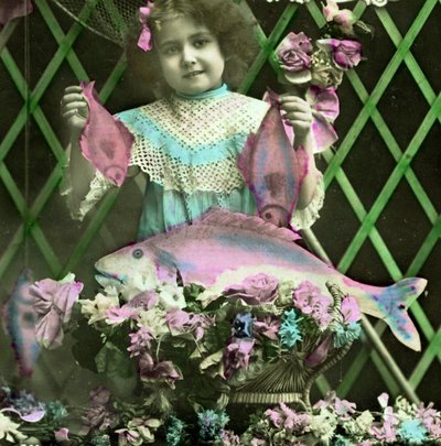 Porträt eines Mädchens mit Fisch, ca. 1898 von French School