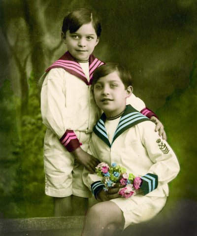 Portræt af to drenge ca. 1898 (håndfarvet foto) af French School