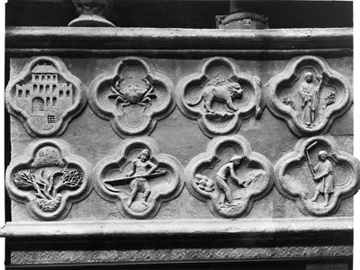 Quatrefoils of the Prophet Aggee: Templet genopbygget og den tørrede jord, og quatrefoils med stjernetegnene og årets arbejde, fra katedralen Notre-Dame i Amiens (gips af French School