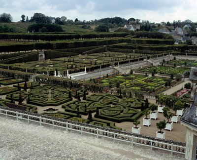 Renæssancearkitektur: udsigt over haverne i Chateau de Villandry bygget i begyndelsen af det 16. århundrede, det er et af slottene i Loire. Villandry, Indre et Loire af French School