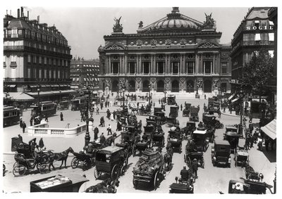 Trafik foran operahuset i Paris, 1890-99 af French School