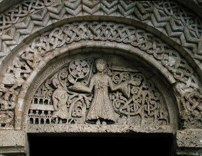 Tympanum, der forestiller Åbenbaringens Kristus, der holder de syv stjerner i sin hånd af French School