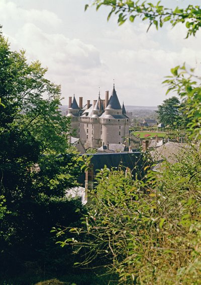Udsigt over det restaurerede slot fra nordvest, bygget til Jean Bourre, minister for Louis XI af Frankrig i ca. 1465 (se også 87685-86) af French School