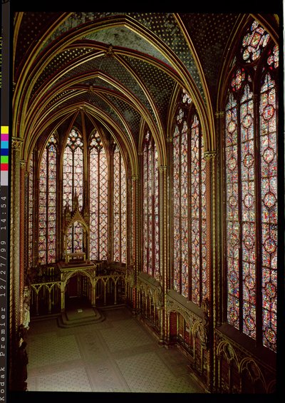Udsigt til glasmosaikvinduerne i det øverste kapel, 1246-48 af French School