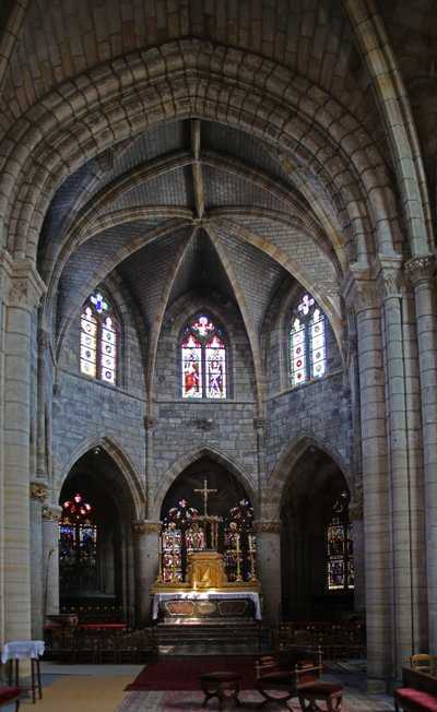 Vindue, der viser udsigten mod øst med vinduer w1 og w2, der handler om eukaristiens broderskab bag alteret (udsigt) af French School