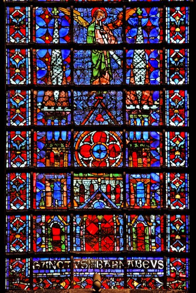 Vindue w107, der viser kirkens katedral i Therouanne af French School