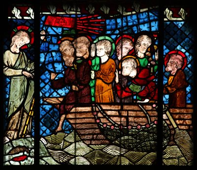 Vindue w14, der viser en opstandelsesscene: Det mirakuløse træk af fisk af French School