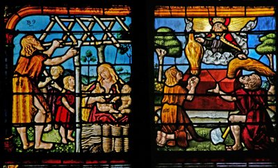 Vindue w1 viser Adam, der bygger et hus, og Eva opdrager deres børn; Kain og Abel bringer deres ofre til Herren af French School