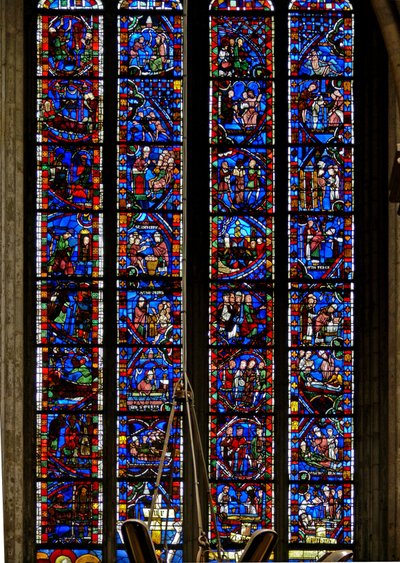 Vindue w51, der forestiller en af Les Belles Verrieres med scener fra St. Nicholas, St. Catherine og St. Severs liv af French School