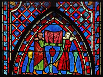 Vindue w7 St John: to unge mænd bringer deres ejendele af French School