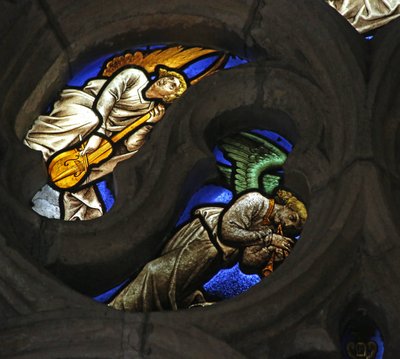 Vindue w7 viser en engel musikere af French School