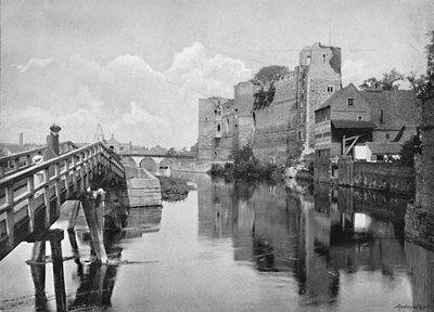 Newark Castle and Bridge, c1896 af Frith and Co
