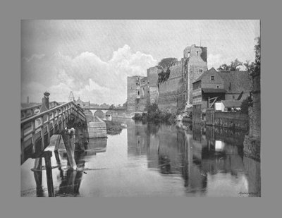 Newark Castle and Bridge, c1900 af Frith and Co