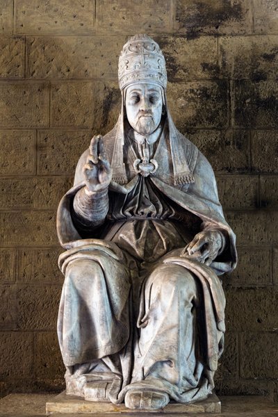 Statue af pave Julius III af billedhugger Fulvio Signorini i Chigi Saracini-paladset, Siena, Siena-provinsen, Toscana, Italien (foto) af Fulvio Signorini