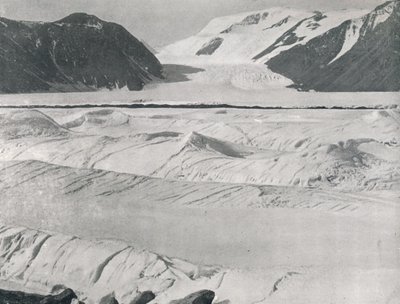 Sprækket is ved indgangen til Priestley Glacier, c1911, 1913 af G. Murray Levick