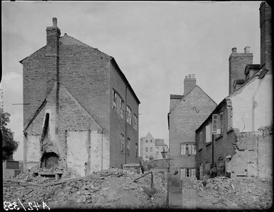 Court 16, Little Park Street, Coventry, 1941. af George Bernard Mason