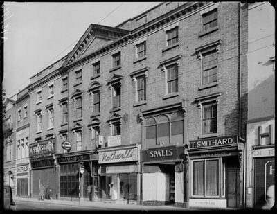 Devonshire House, 36 Corn Market, Derby, 1942. af George Bernard Mason